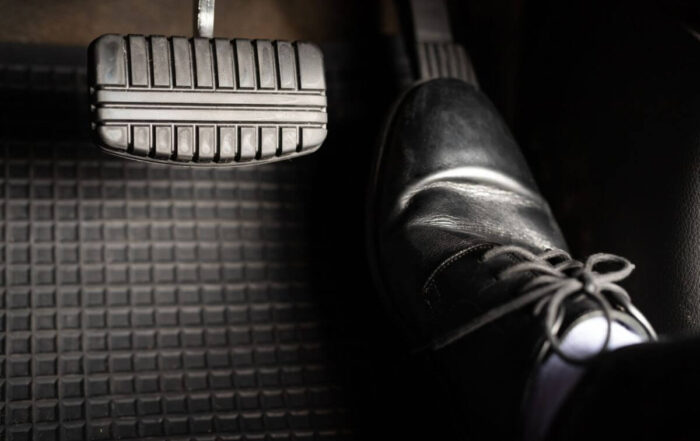 comment-fonctionnent-les-pedales-dans-une-voiture